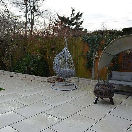 Cozy, Modern, Spacious 4 Bedroom House In London Romford Extérieur photo