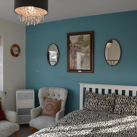 Cozy, Modern, Spacious 4 Bedroom House In London Romford Extérieur photo