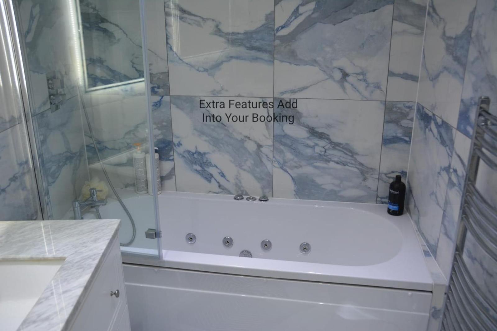 Cozy, Modern, Spacious 4 Bedroom House In London Romford Extérieur photo
