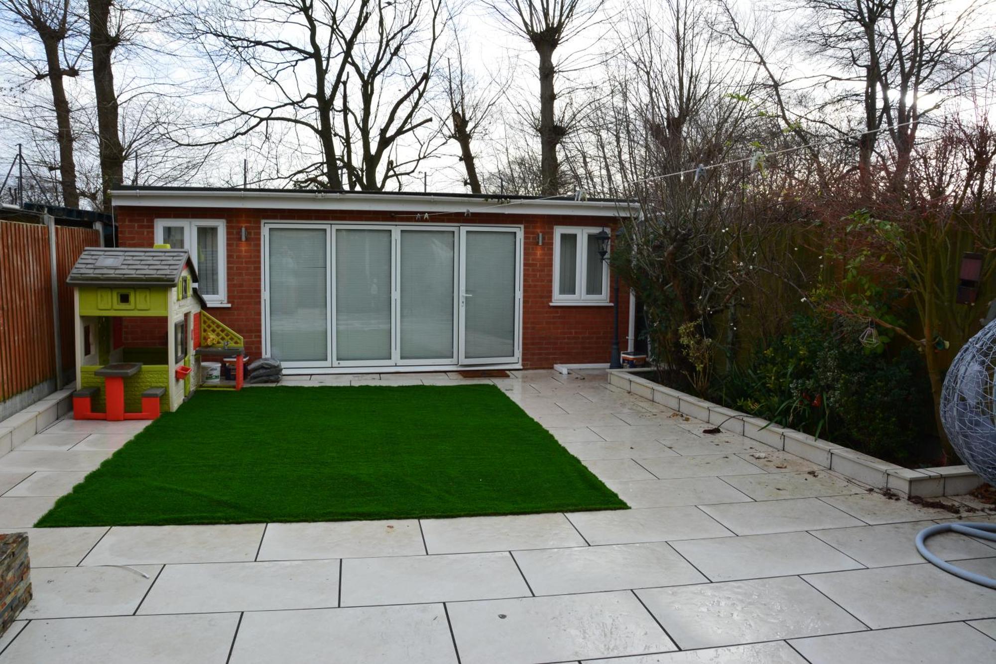 Cozy, Modern, Spacious 4 Bedroom House In London Romford Extérieur photo