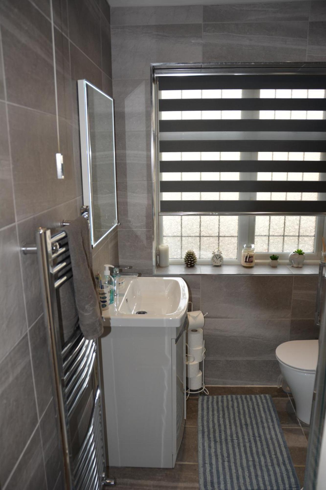 Cozy, Modern, Spacious 4 Bedroom House In London Romford Extérieur photo