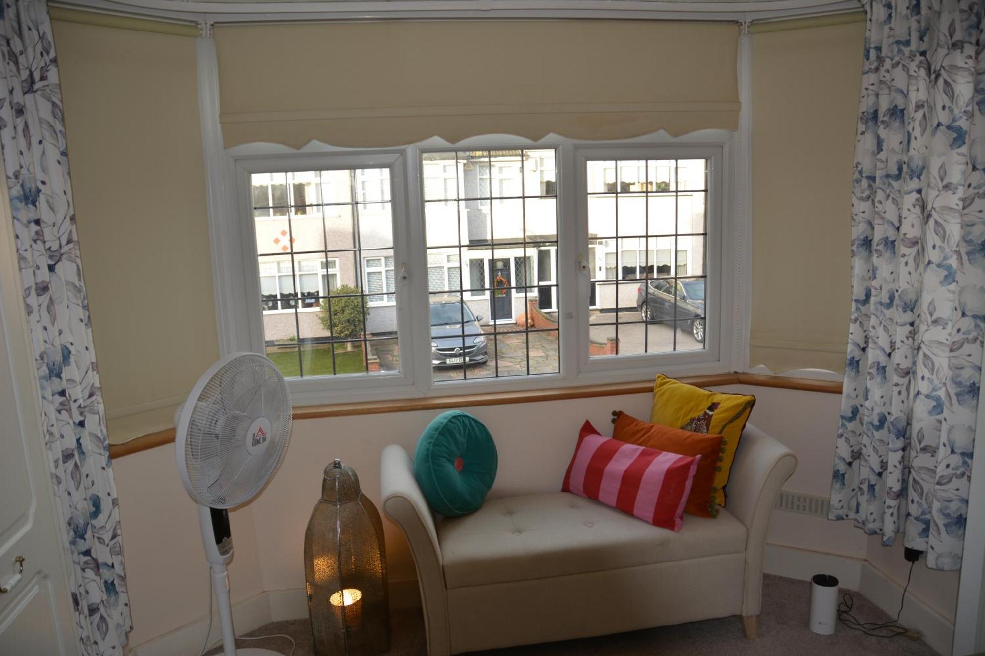 Cozy, Modern, Spacious 4 Bedroom House In London Romford Extérieur photo